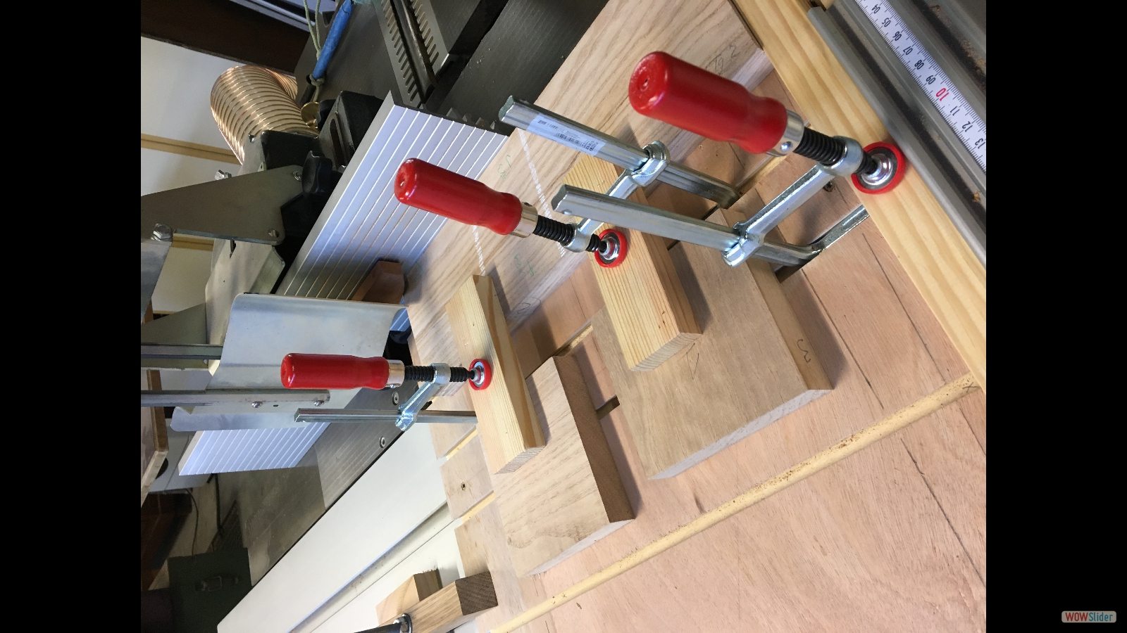 Montage pour les dents de scie.